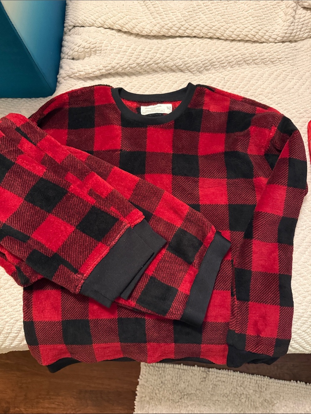 abercrombie kids Red and Black Buffalo sleep set, used once only